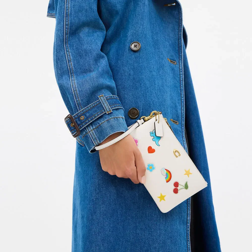 💜 NWT Coach Chalk Large  Essential Wristlet With Sticker Print and Gold Hardware - Picture 3 of 9